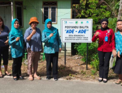 Hj. Maya Savitri Tinjau Posyandu Ade-Ade Benangin II Teweh Timur