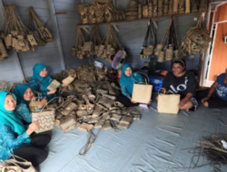 Sinergi Kreativitas: Ketua TP PKK Barito Utara Dorong Anyaman Rotan Teweh Timur Tembus Pasar Luas