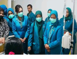 Barito Utara: Ketua TP PKK, GOW, dan DWP Beri Suntikan Semangat di RSUD Muara Teweh