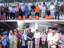 Tanpa Protokoler Kaku, Bupati Shalahuddin Turun Tangan Langsung Layani Warga di Pasar Murah