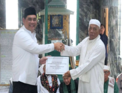 Pererat Ukhuwah di Benangin, Bupati Shalahuddin Serahkan Hibah Rp1 Miliar untuk Masjid Ulul Albab